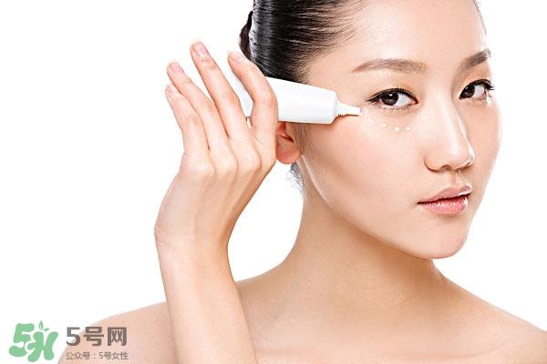 用眼霜前要用爽肤水吗,擦眼霜之前要擦水吗