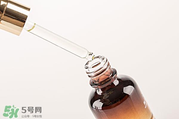 用眼霜前要用爽肤水吗,擦眼霜之前要擦水吗