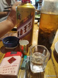 ​伏特加和白酒味道一样么？伏特加好喝还是白酒好喝