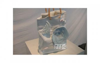 ​很多女人婚后偷偷和初恋见面（为什么婚后还会和前任接触）