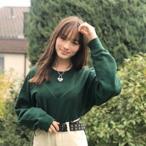 ​14岁女孩意外走红，成熟脸蛋和御姐身材像成年人，堪称真人版萝莉