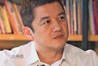 ​李亚鹏与歌坛天后王菲感情一路曲折，李亚鹏称还是太卑微