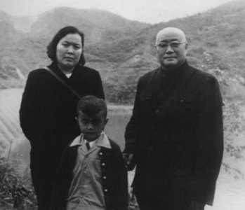​她是刘伯承的第二任妻子，14岁参军，还培养了四个将军，活了91岁