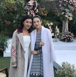 ​宋仲基宋慧乔结婚典礼现场：新郎新娘激动落泪甜蜜拥吻！