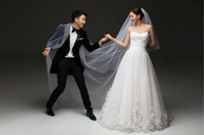 ​李茂弦子晒婚纱照宣布结婚 揭秘两人感情史