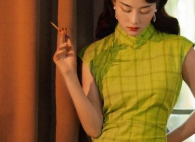 ​看到老公挽着别的女人，举止亲密