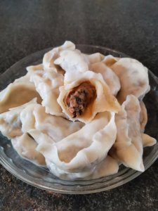​猪肉茄子馅饺子在家这样做，薄皮大馅，全家都爱吃！