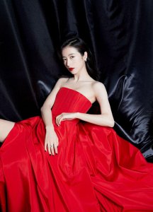 ​周雨彤：谁家的姑娘，长得这么漂亮，长裙曼舞惹人醉
