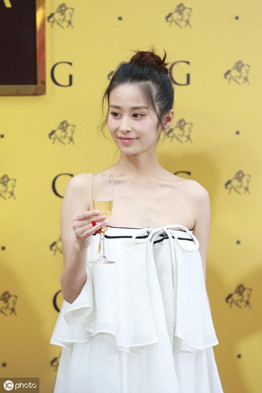 付辛博的老婆颖儿，倾国倾城的样子就是这样，眼睛看起来超迷人
