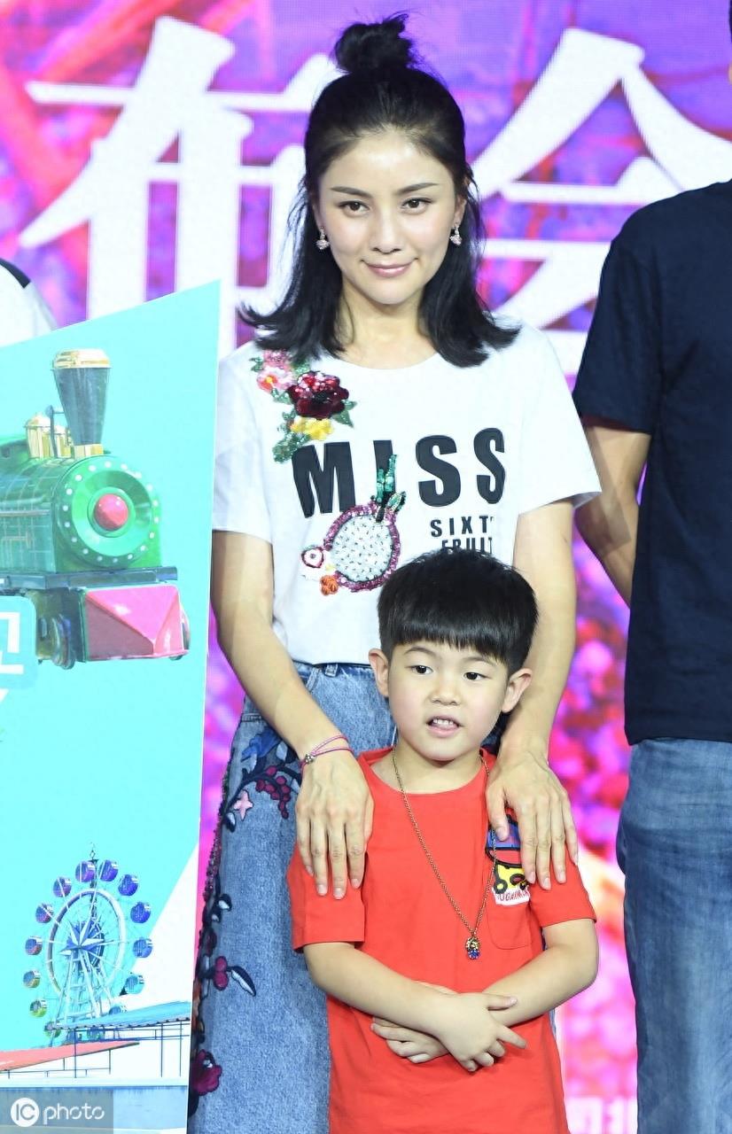 沙溢的老婆胡可，贤良淑德特别有旺夫相，是结婚的适宜对象