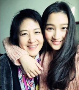 ​关晓彤妈妈李君个人资料介绍 关晓彤妈妈李君简历照片遭扒