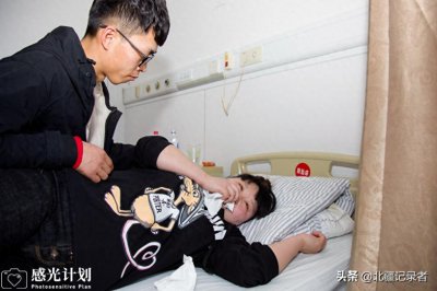 ​女孩遇车祸致不孕，6年走遍30家医院打百针，再孕25周时又遭突变