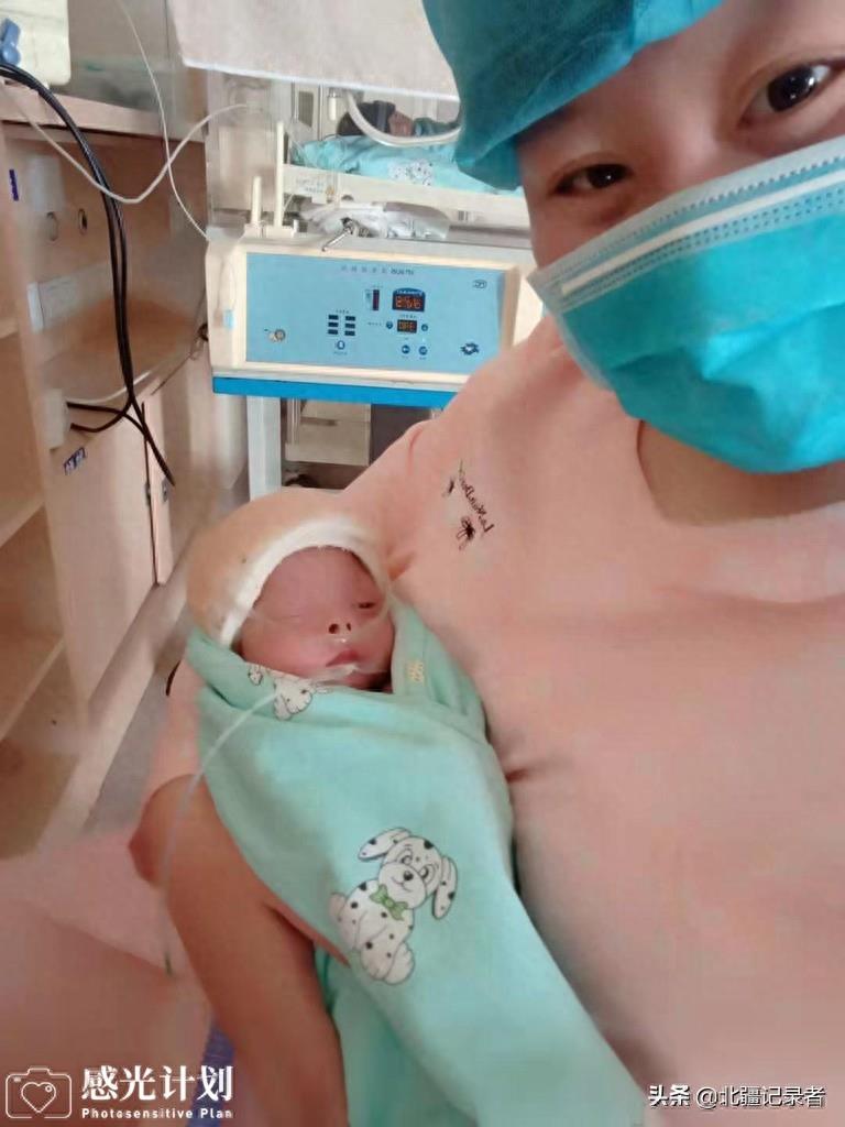 女孩遇车祸致不孕，6年走遍30家医院打百针，再孕25周时又遭突变