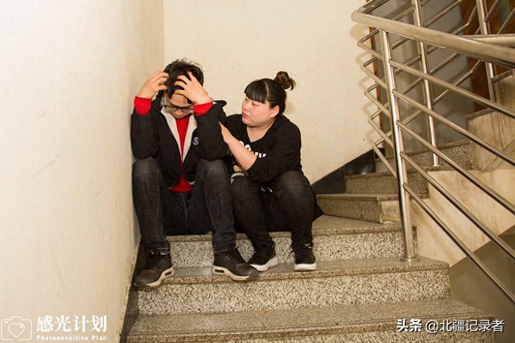 女孩遇车祸致不孕，6年走遍30家医院打百针，再孕25周时又遭突变