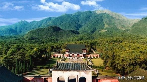 广西桂林尧山是桂林市最高山峰，国家4A级景区，主峰海拔909.3米