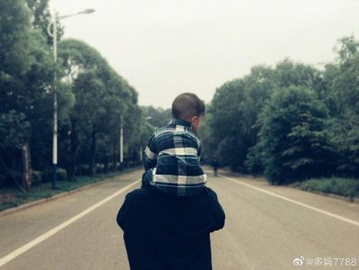 ​孙莉为儿子庆生，发微博儿子坐在爸爸肩膀上，好幸福的一家人