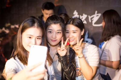 ​西单大悦城“闹鬼”，他们还挤着往里冲，这是为哪般？