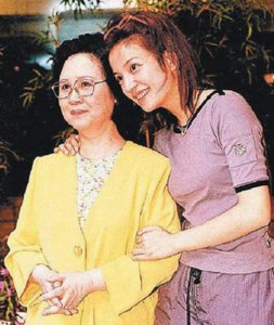 ​捧红赵薇、林心如和范冰冰的琼瑶立遗嘱，《预约自己的美好告别》