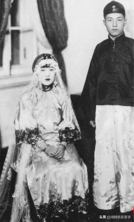 川岛芳子私房照，一副龅牙毫无姿色，枪决后记者蜂拥而上拍遗照