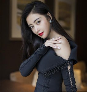 ​网络剧吃红利第一人张天爱，上《快乐大本营》一个动作见人品