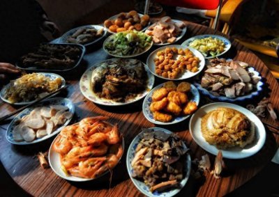 ​年夜饭，又称团年饭、团圆饭
