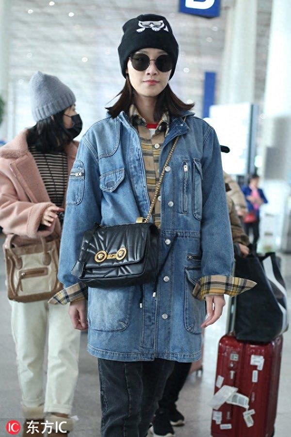 曹骏微博发文隔空示爱蓝盈莹，女主不断听语音面露幸福