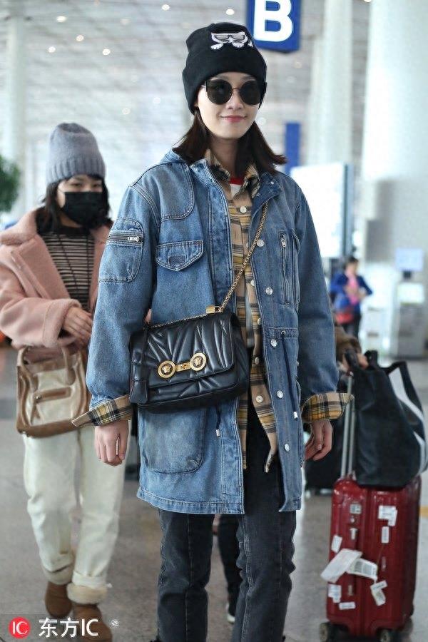 曹骏微博发文隔空示爱蓝盈莹，女主不断听语音面露幸福