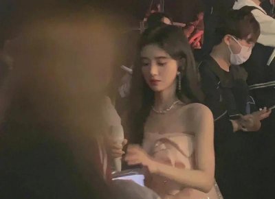 ​一段简短而深情的告白[24句] (怎么样发说说告白)