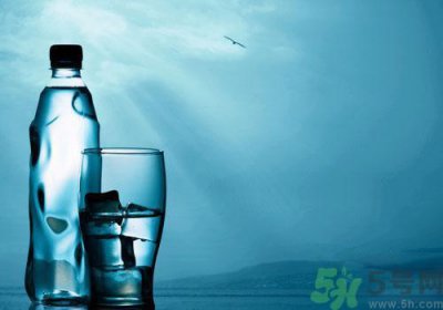​矿泉水和纯净水的区别是什么？矿泉水和纯净水哪个好？