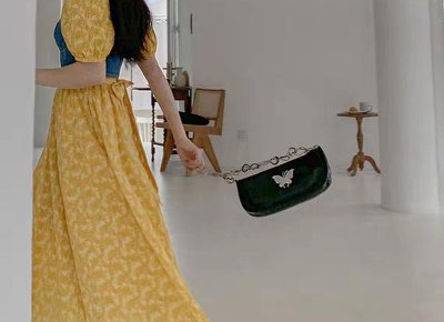 ​和63岁老伴搭伙，他要求工资卡给他儿子，妻子：半路夫妻，靠不住