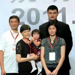​郭敬明真实身高揭秘：为何他如此矮小？其父母身高又是如何遗传的？
