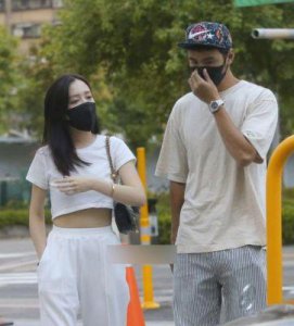 ​阮经天新恋情曝光：走出丧母之痛，与清秀女子甜蜜互动