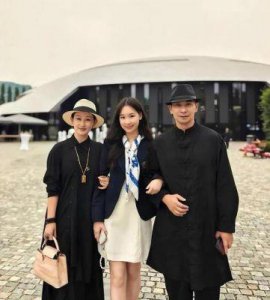 ​星二代的早熟生活：从财富自由到名媛气质，赵子仪的成长之路