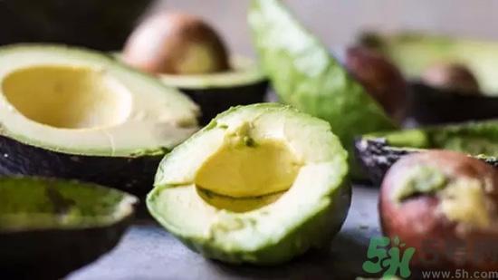 牛油果变黑了还能吃吗?牛油果有黑点可以吃吗?