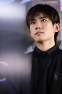 ​易烊千玺：揭秘家庭背景，让我为您揭示您所渴望了解的内容