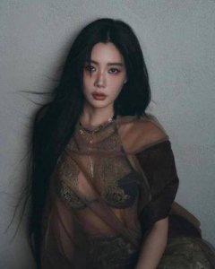 ​有一种性感，叫“腰臀比”刚刚好，这些低调的女明星藏不住的迷人魅力