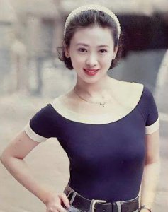 ​翁虹：26岁结缘王晶拍摄争议港片玲珑身材获评人间水蜜桃