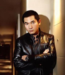 ​谭耀文：从低谷到巅峰的演员传奇