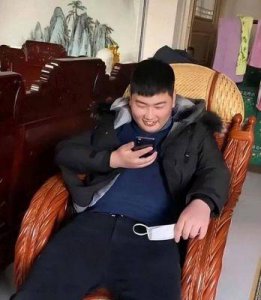 ​北京时间10月30号下午：大衣哥儿子朱小伟再婚传闻引发热议！