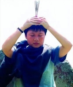 ​李娜：放弃一切，出家修行25年终寻内心平衡