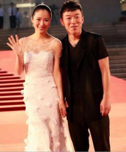 ​黄渤妻子小欧的资料曝光，夫妻携手二十多年，恩爱如初令人艳羡