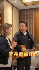 ​揭秘冯巩背后的神秘女伴，美丽且有气质，令人难以割舍