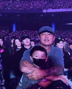 ​林志颖与儿子Kimi携手追星周杰伦 演唱会现场趣事曝光