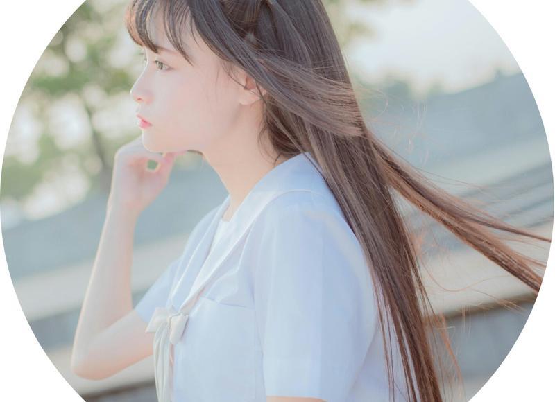男生主动让你摸他的脸，这是他对你的信任和亲近的表现