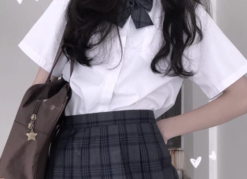男生撩女生头发女生的反应