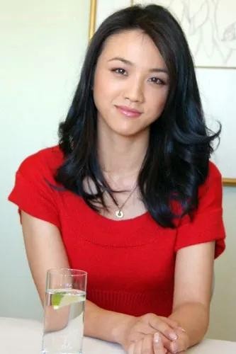 “文艺女神”汤唯：高考四次，28岁一炮而红，35岁嫁45岁韩国导演