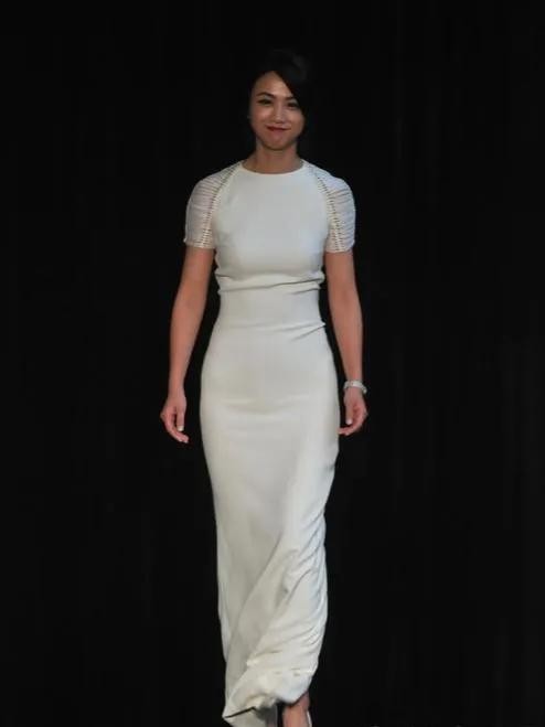 “文艺女神”汤唯：高考四次，28岁一炮而红，35岁嫁45岁韩国导演