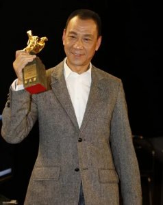​和妻子结婚40年的王学圻，为离婚2次对簿公堂，如今觉得愧对儿子