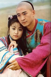 ​李晟的男朋友是谁(李晟：因戏结缘嫁给“尔康”，结婚生子如今生活幸福，家庭美