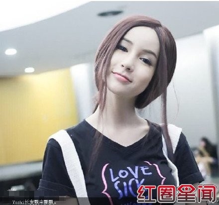 泰国14岁变性人Yosh素颜照片 Yosh性感比基尼床照走红
